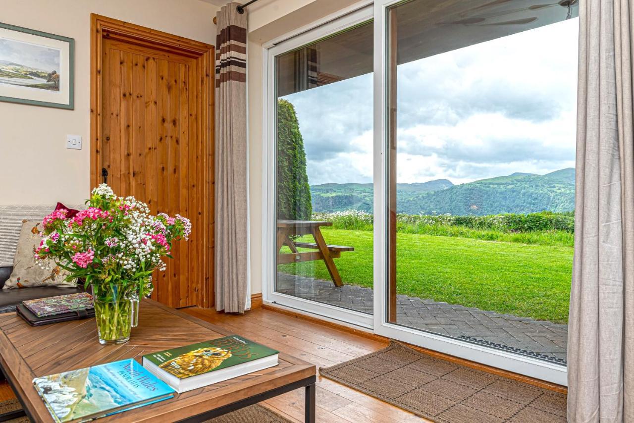Laurel - Pet-Friendly Cottage With Indoor Pool, Hot Tub & Panoramic Snowdonia Views كولوين باي المظهر الخارجي الصورة