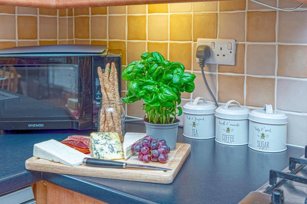 Laurel - Pet-Friendly Cottage With Indoor Pool, Hot Tub & Panoramic Snowdonia Views كولوين باي المظهر الخارجي الصورة