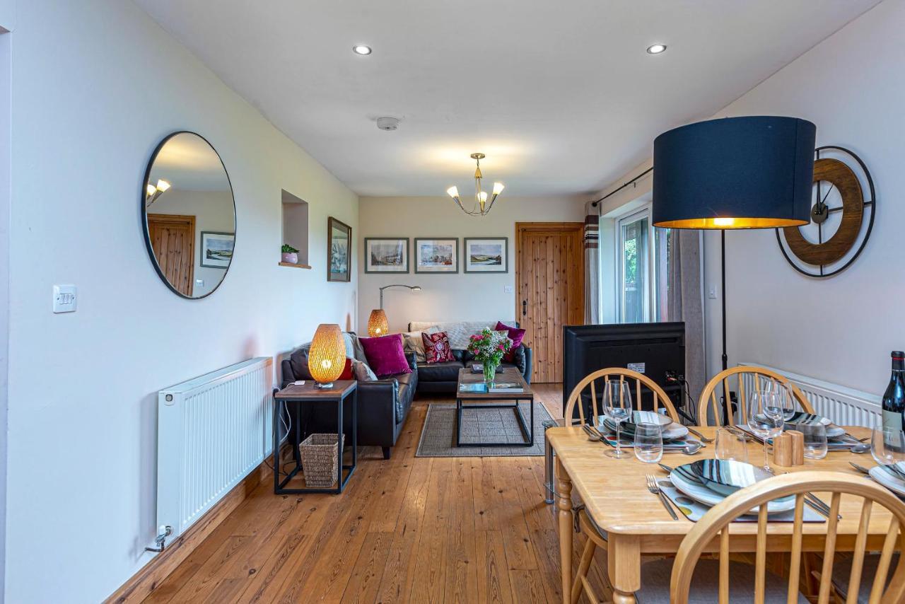 Laurel - Pet-Friendly Cottage With Indoor Pool, Hot Tub & Panoramic Snowdonia Views كولوين باي المظهر الخارجي الصورة