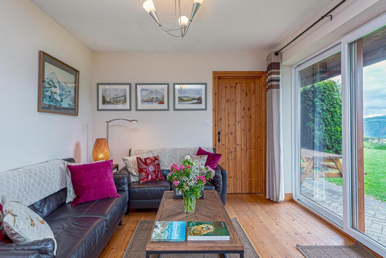 Laurel - Pet-Friendly Cottage With Indoor Pool, Hot Tub & Panoramic Snowdonia Views كولوين باي المظهر الخارجي الصورة