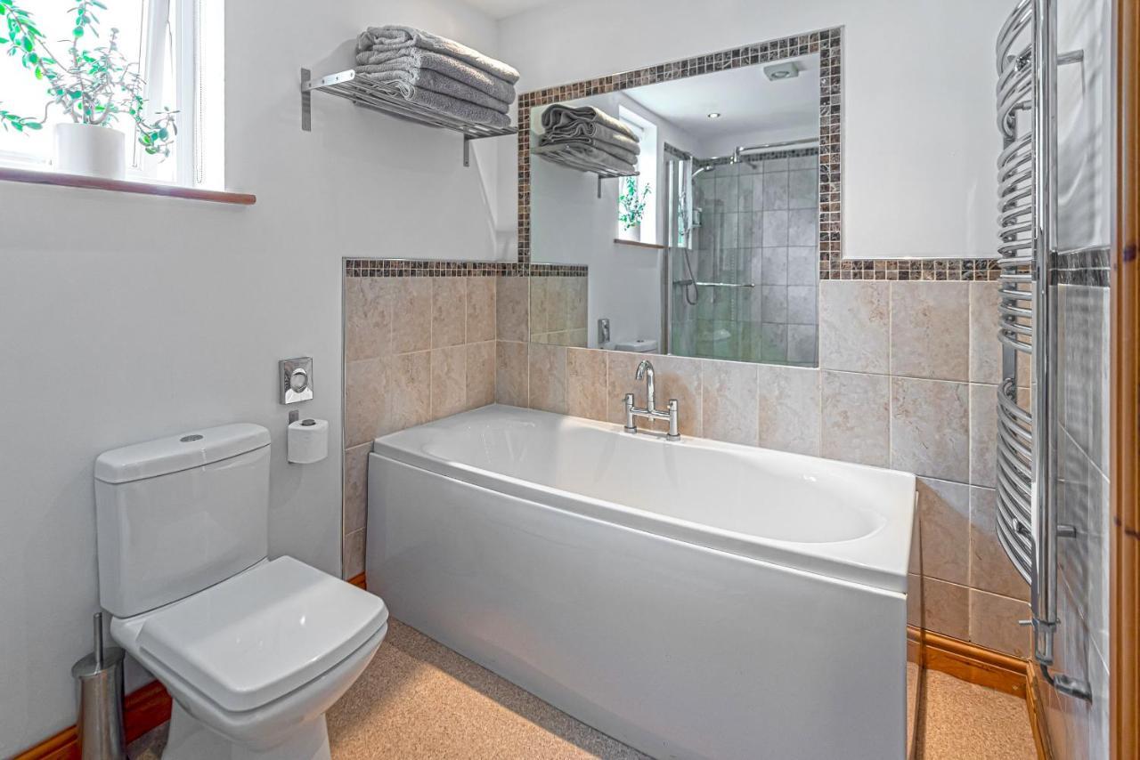 Laurel - Pet-Friendly Cottage With Indoor Pool, Hot Tub & Panoramic Snowdonia Views كولوين باي المظهر الخارجي الصورة