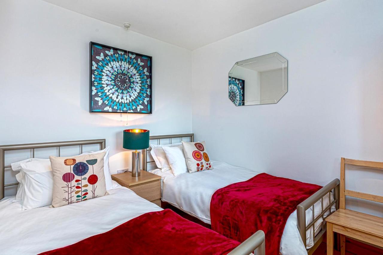 Laurel - Pet-Friendly Cottage With Indoor Pool, Hot Tub & Panoramic Snowdonia Views كولوين باي المظهر الخارجي الصورة