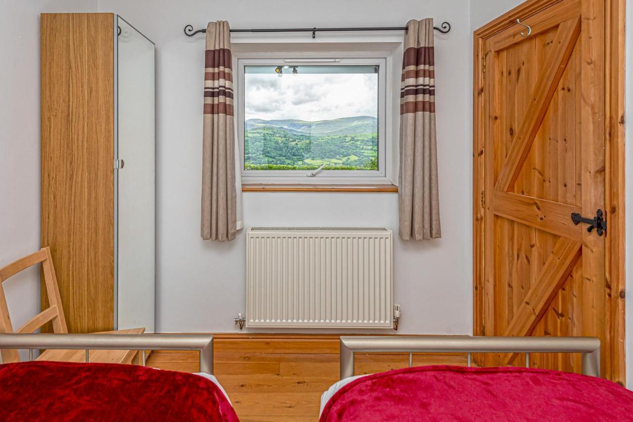 Laurel - Pet-Friendly Cottage With Indoor Pool, Hot Tub & Panoramic Snowdonia Views كولوين باي المظهر الخارجي الصورة