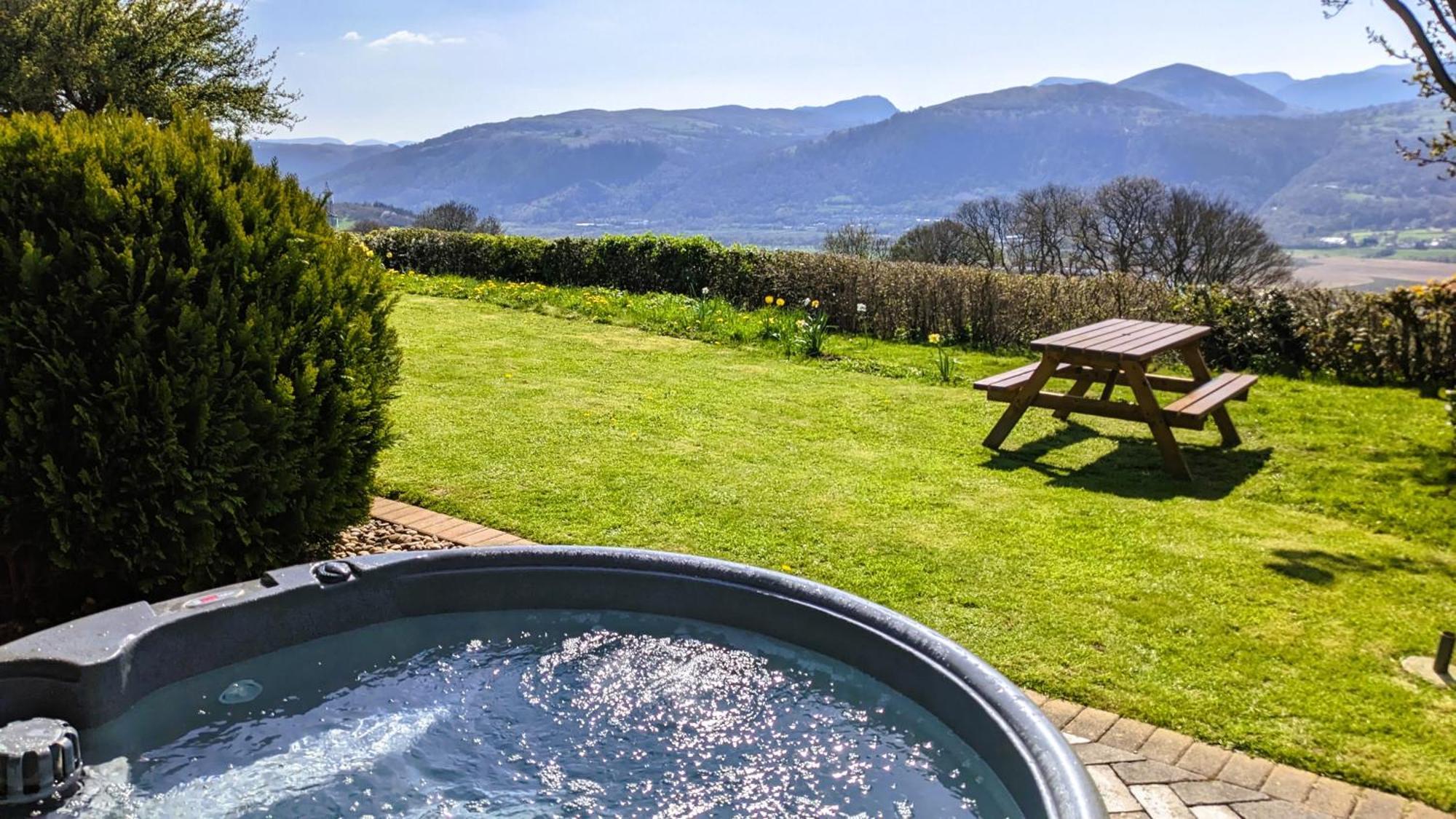 Laurel - Pet-Friendly Cottage With Indoor Pool, Hot Tub & Panoramic Snowdonia Views كولوين باي المظهر الخارجي الصورة
