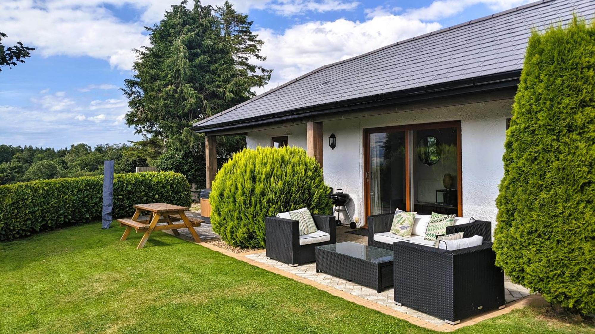 Laurel - Pet-Friendly Cottage With Indoor Pool, Hot Tub & Panoramic Snowdonia Views كولوين باي المظهر الخارجي الصورة